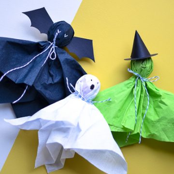Create the perfect classroom Halloween craft with suckers and a free template