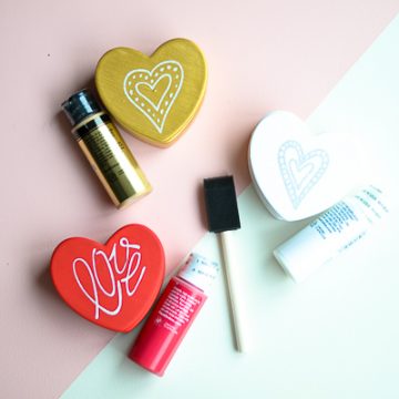 Create these DIY Valentine ceramic conversation hearts and personalize them for the perfect Valentine place setting using your electronic cutter.