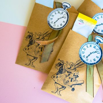 Perfect for an Alice in Wonderland party, hand out these teacup favors with your favorite mix of teas inside. #party #whiterabbit #deepredstamps #xyron #cricutmade